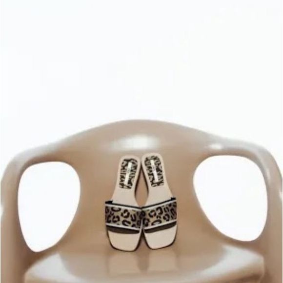 ZARA ANIMAL PRINT FLAT SANDALS - Picture 9 of 13